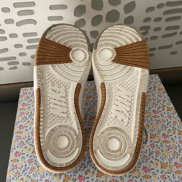Nike Women's Sneakers - White and Tan - Picture 10 of 10